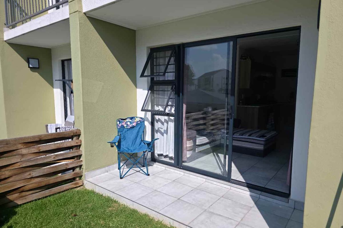 One Bedroom Garden Unit to Let in Linbro Park - Photo 2