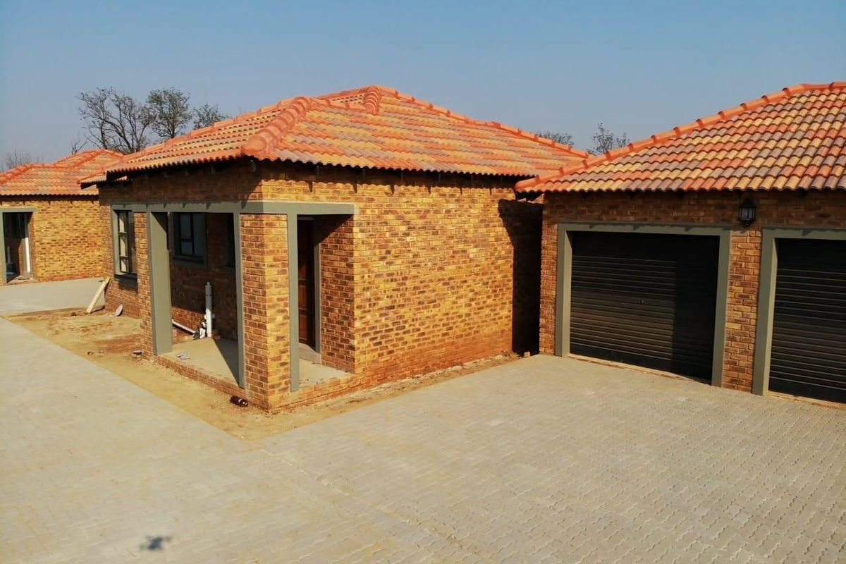 MODERN TOWNHOUSE IN RIVERSDALE, MEYERTON,MIDVAAL - Photo 2