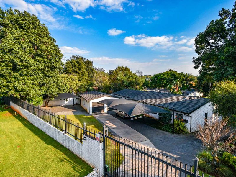 Full-Title home with loads of upgrades and plenty to offer - Murrayfield (Boomed-off security area) - Photo 3