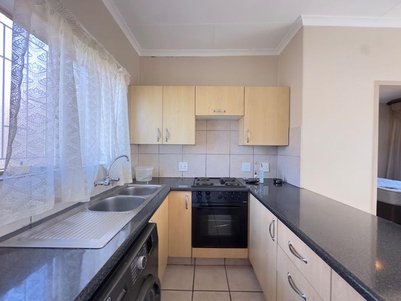 1 Bedroom Apartment With A Balcony - Photo 1
