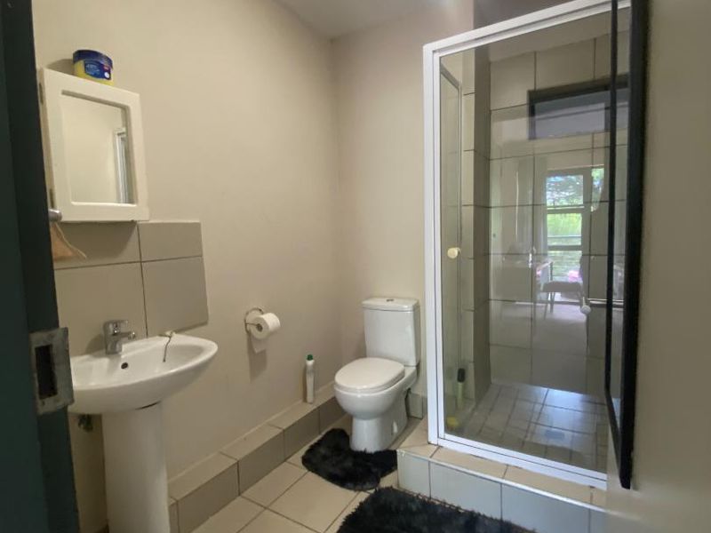 Bachelor Apartment in Ruimsig - Great Investment! - Photo 7