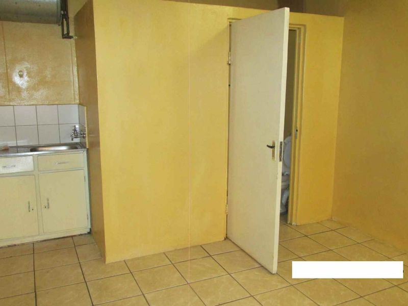 BACHELOR FLAT TO RENT IN PRETORIA CENTRAL - Photo 4