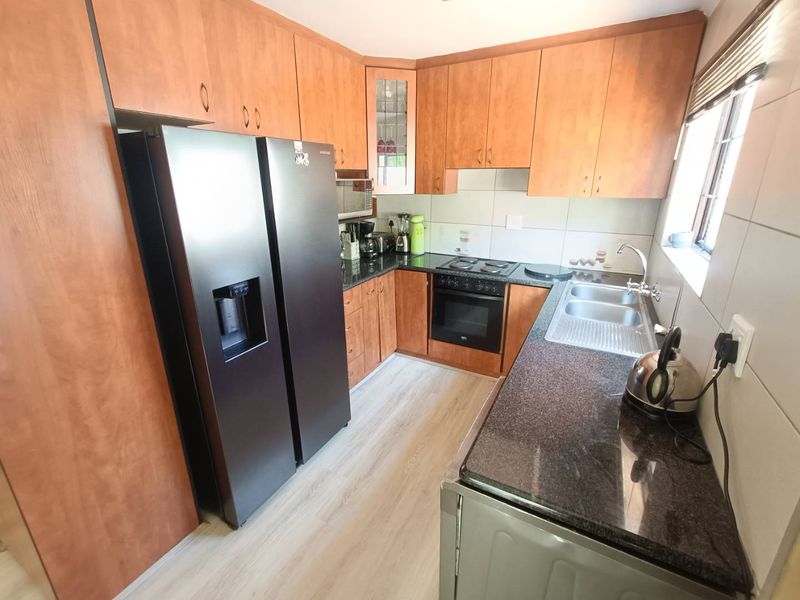 BEAUTIFUL FAMILY HOUSE FOR SALE IN ZWARTKOP!!!!!! - Photo 2