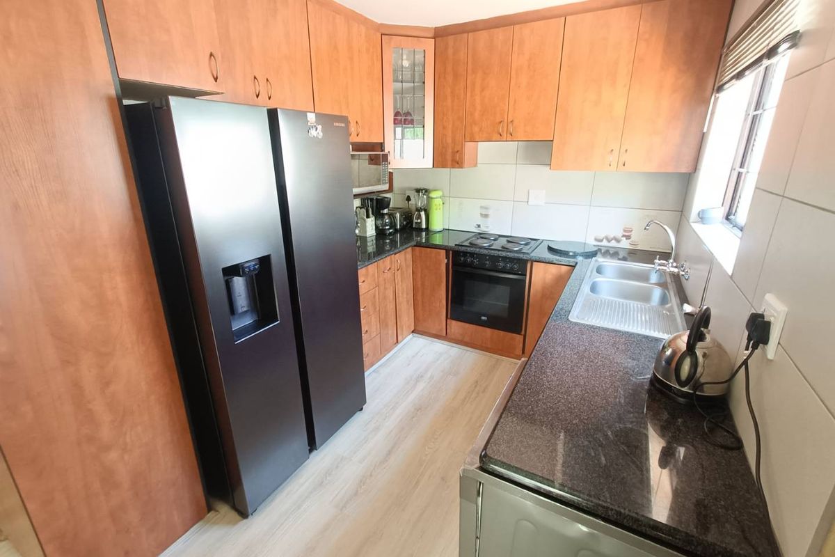 BEAUTIFUL FAMILY HOUSE FOR SALE IN ZWARTKOP!!!!!! - Photo 2