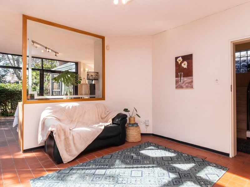 4-Bedroom Family Home in Sought-After School Neighbourhood - Photo 4