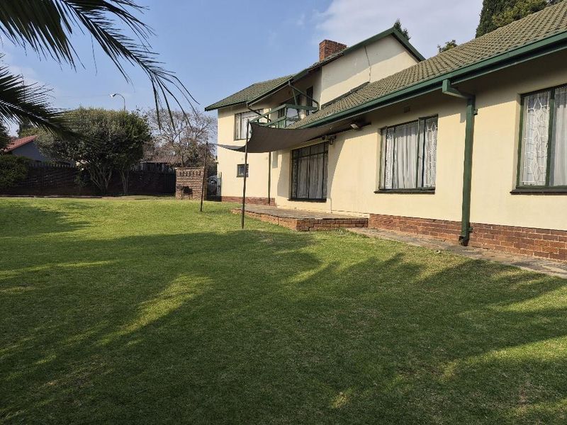 Spacious family home with flatlet in sought after Atlasville - Photo 3
