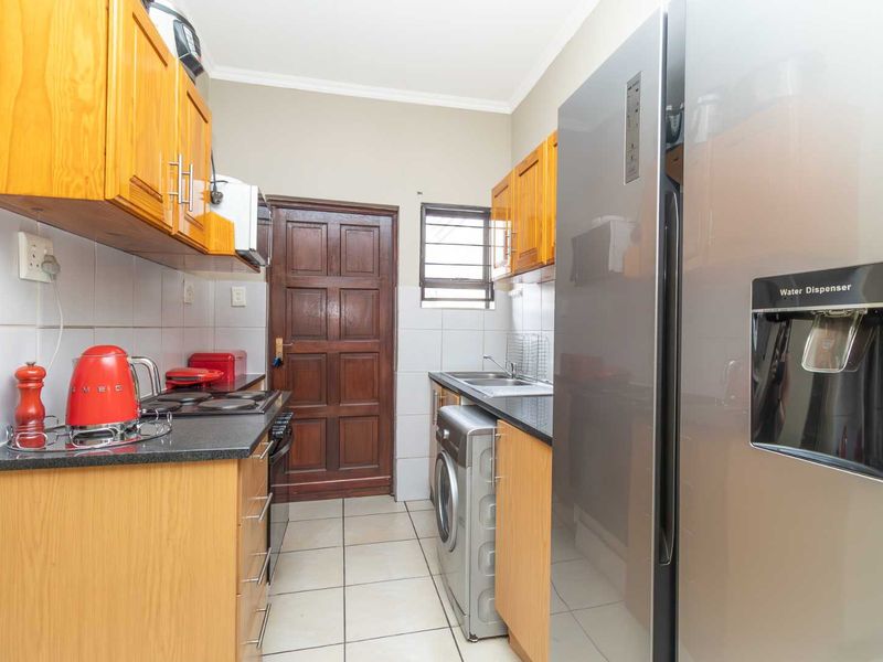 Modern Estate Living with Comfort, Style and Security - Photo 8