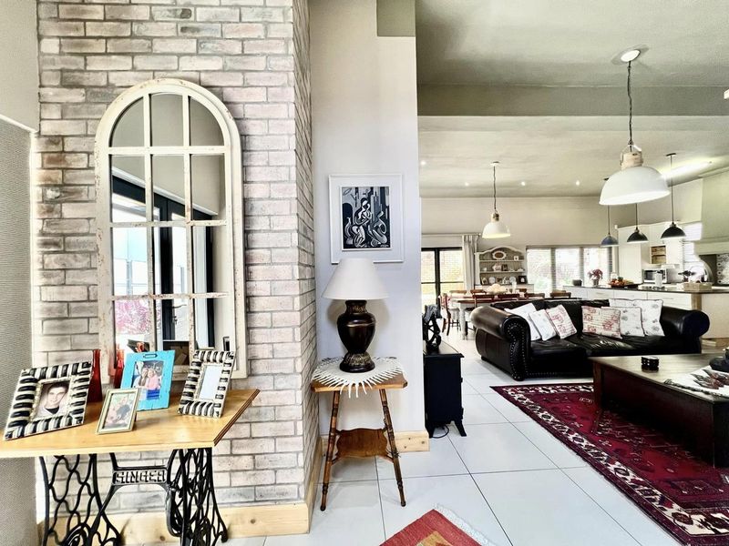 3 Bedroom Townhouse For Sale in Klein Windhoek - Photo 8