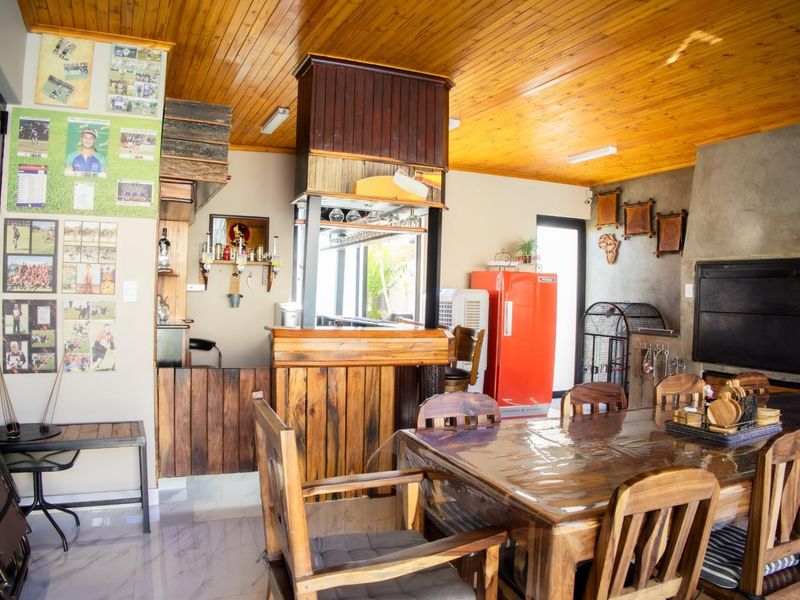 Luxurious and spacious 5 Bedroom Home with Flatlet - Kleine Kuppe - Photo 4