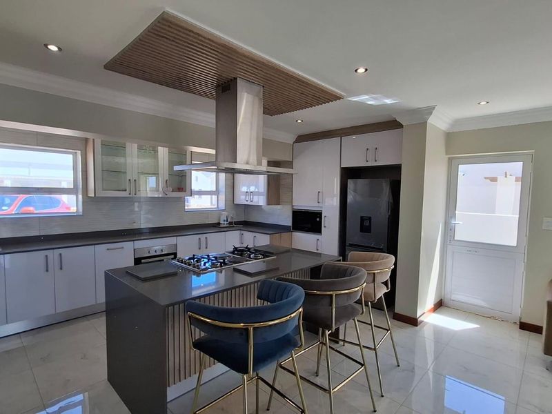 Chic Coastal Home: Style and Comfort in Witsand - Photo 3