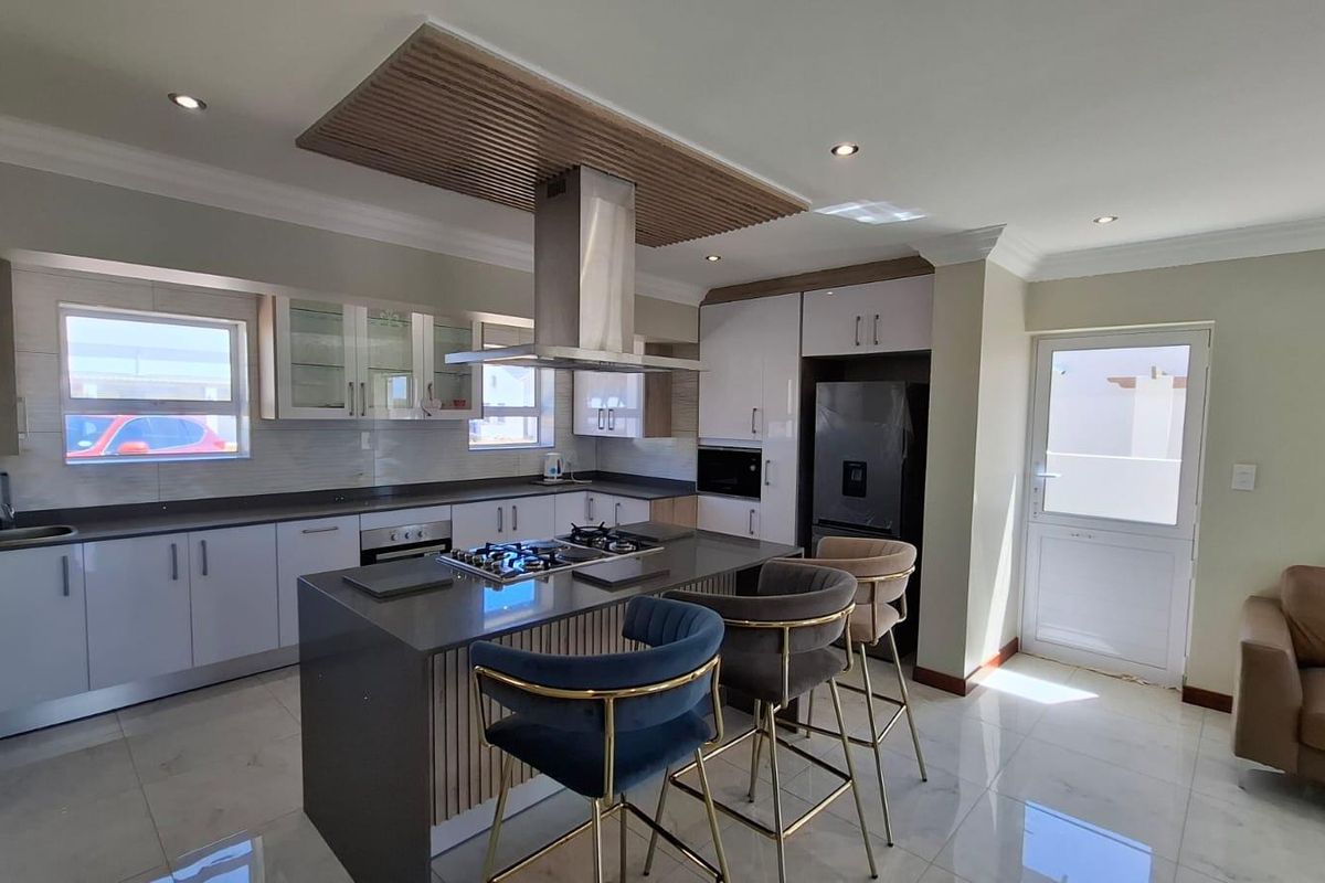 Chic Coastal Home: Style and Comfort in Witsand - Photo 3