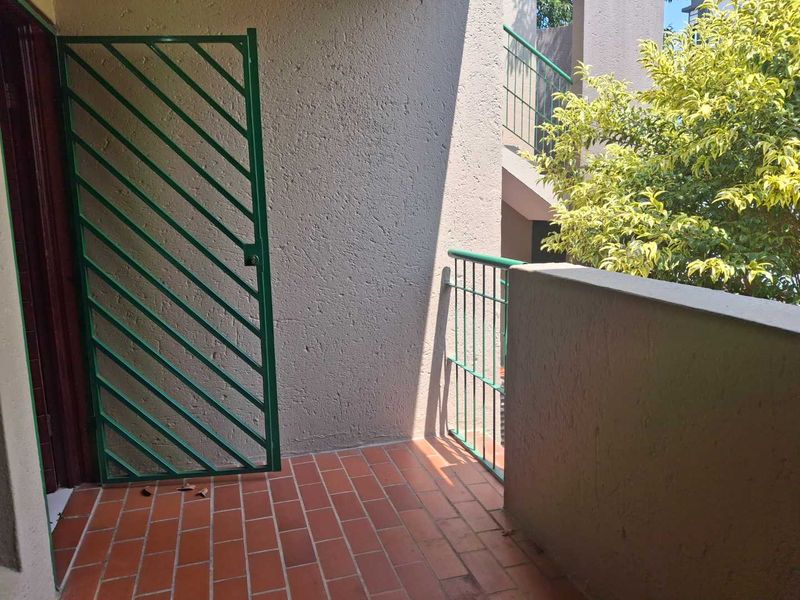 A CHARMING ONE BEDROOM APARTMENT - Photo 9