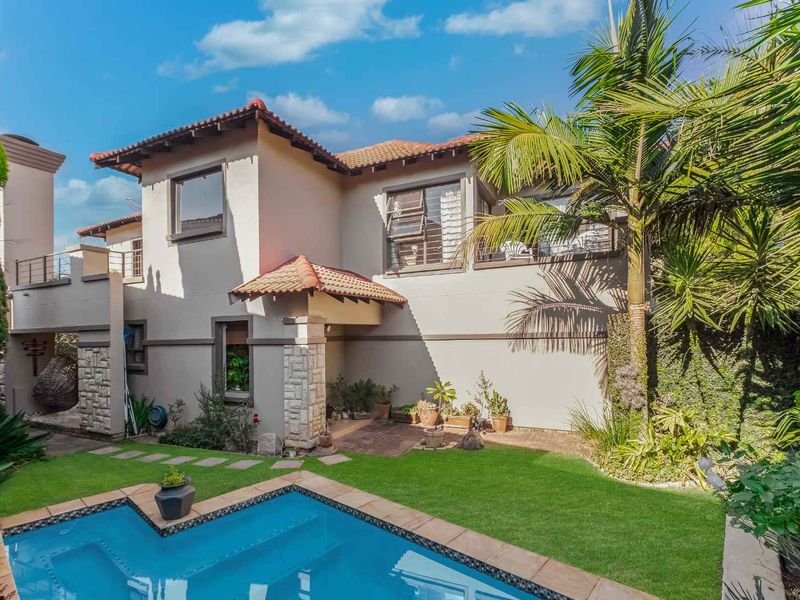 Exquisite 3-Bedroom 2 Bathroom Family Home in a Secure Complex - Photo 1