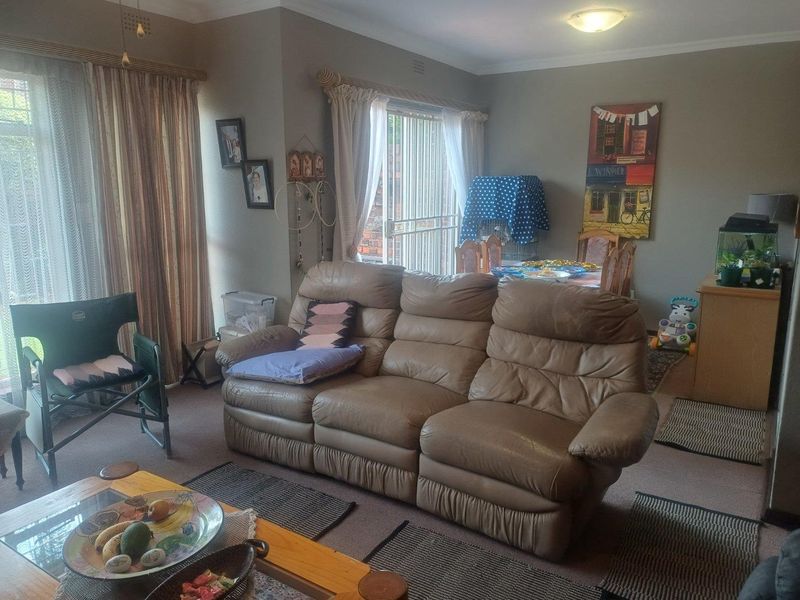 Extremely Neat Duplex Townhouse with Private Garden - Photo 10