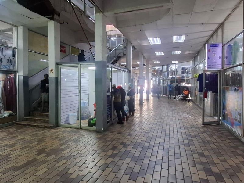 **Prime Commercial Space Available in Durban CBD - Perfect for Retail or Professional Services** - Photo 4