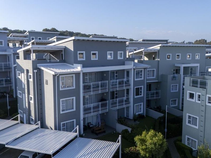 SPACIOUS 3-BEDROOM FIRST-FLOOR UNIT IN SECURE PAULSHOF COMPLEX - Photo 7