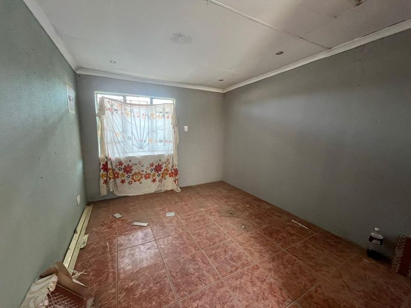 Prime Investment Opportunity with Development Potential - Photo 3