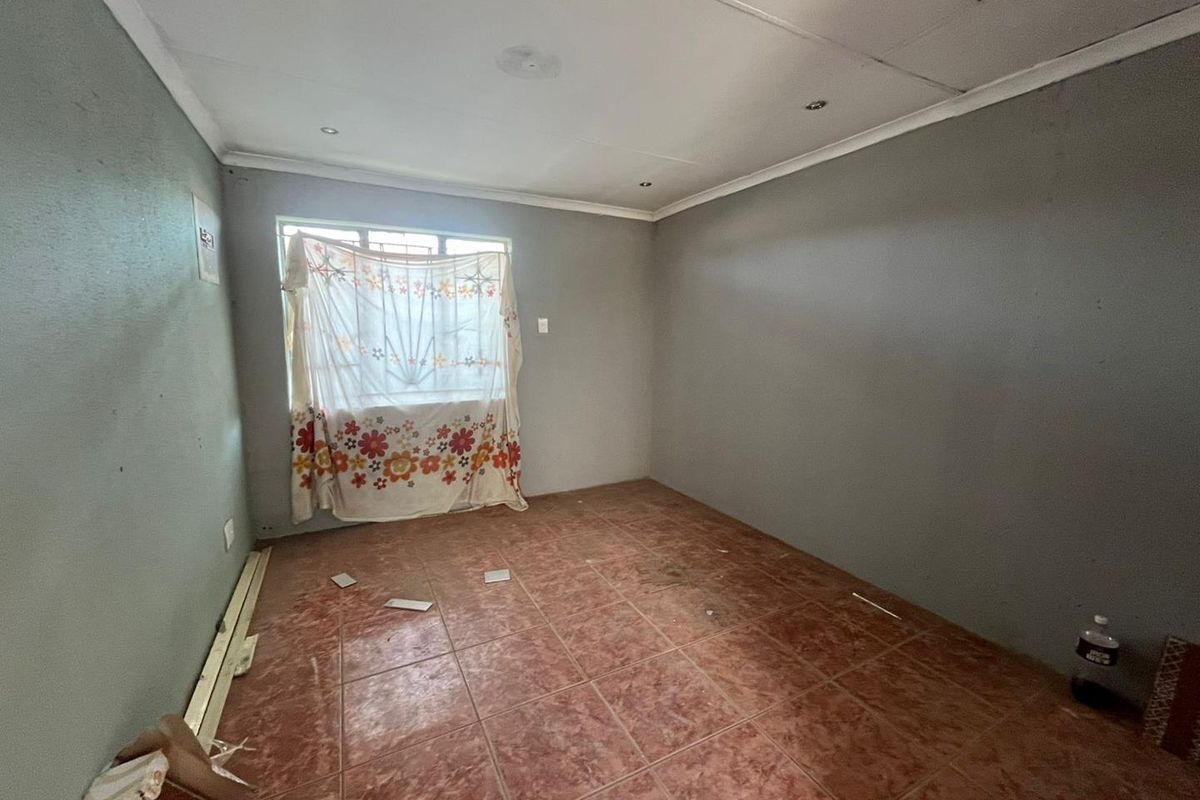 Prime Investment Opportunity with Development Potential - Photo 3