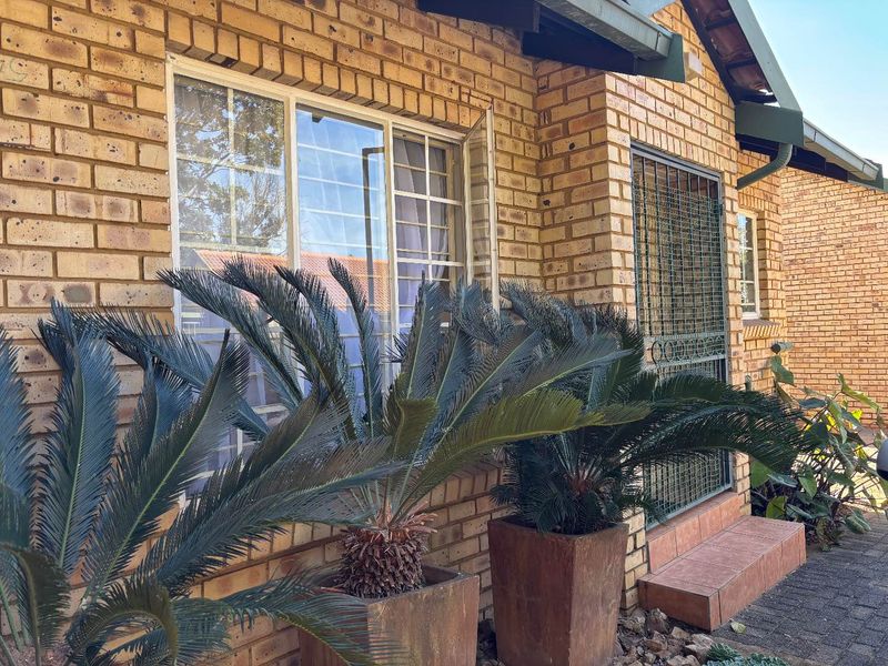 Secure 2 Bedroom Townhouse in Die Wilders For Sale - Photo 6