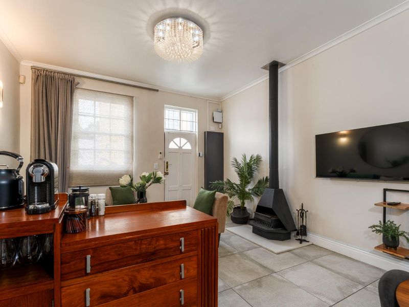 Stylish City double-story home with Modern Comforts in the ever so popular & trendy Bo-Kaap - Photo 2