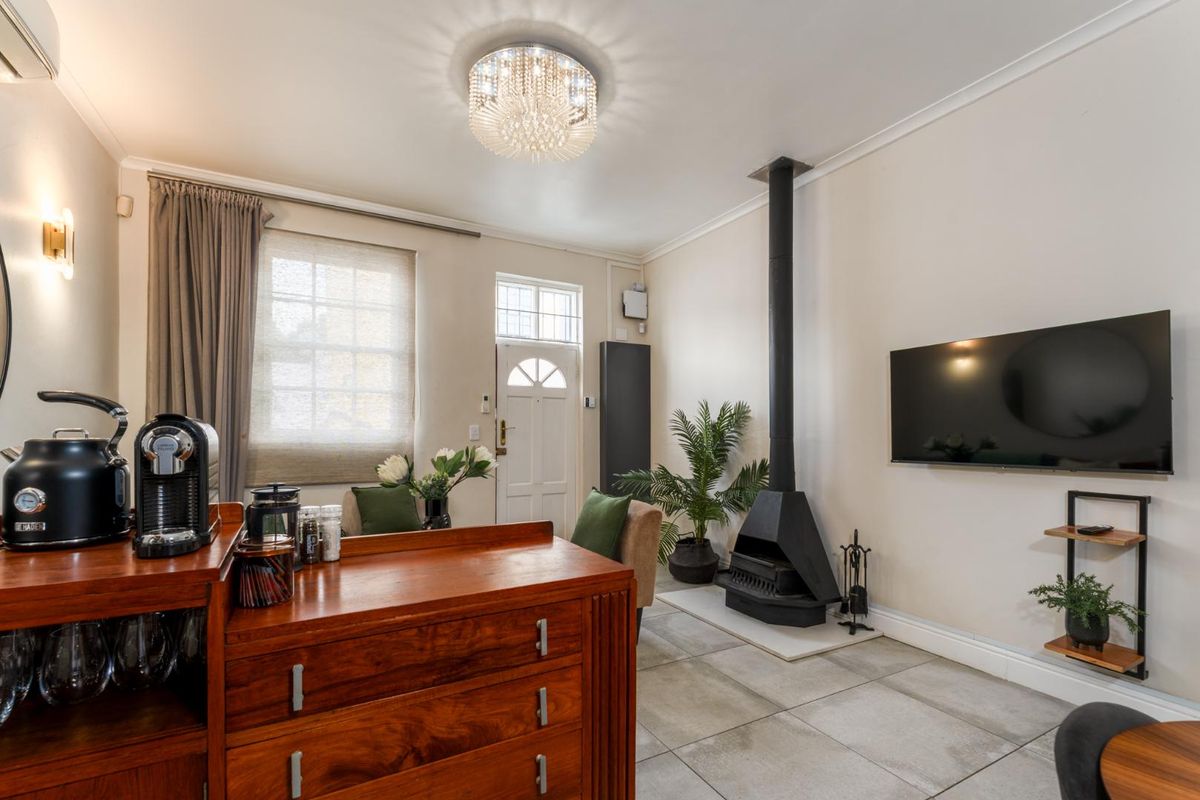 Stylish City double-story home with Modern Comforts in the ever so popular & trendy Bo-Kaap - Photo 2