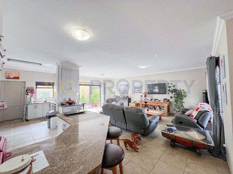 3-Bedroom Sea-View Townhouse, Dolphin Beach - Photo 3