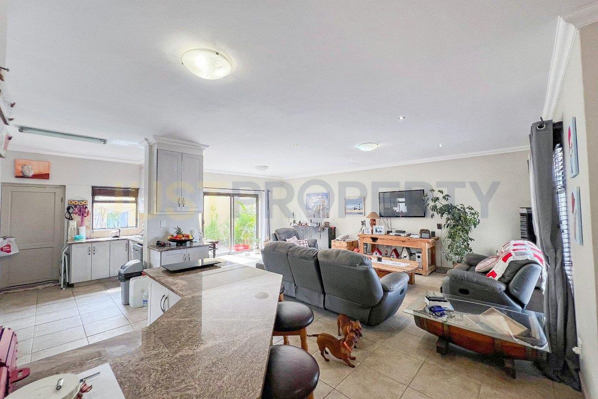 3-Bedroom Sea-View Townhouse, Dolphin Beach - Photo 3