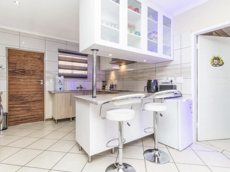 Modern 3 Bedrooms and 2 bathrooms townhouse - Photo 8