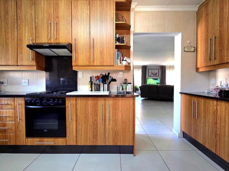 3 Bedroom Cluster for Sale in New Market - Photo 8