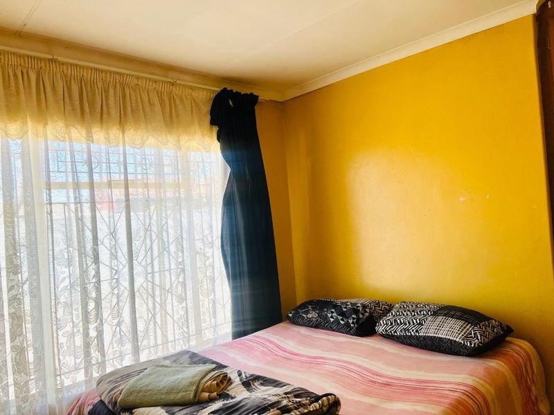 For Sale: 4-Bedroom,2-Bathroom Home Ready for Your Vision - Photo 7