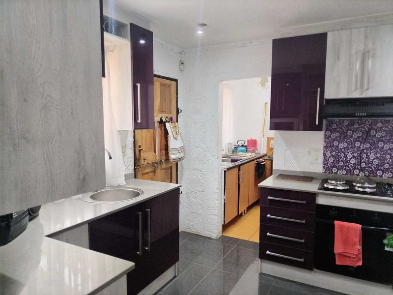 This House has endless opportunities, Best for a big family or investment purposes - Photo 9