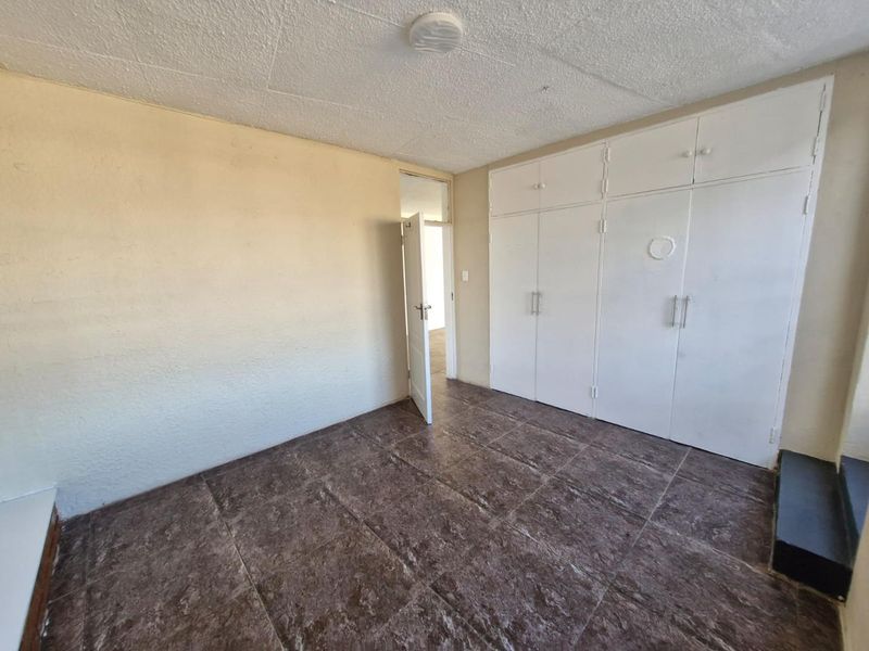 2 Bedroom Apartment For Renta in Waverly - Photo 4
