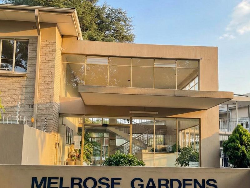 Charming Ground Floor Apartment in Melrose Gardens - Photo 1
