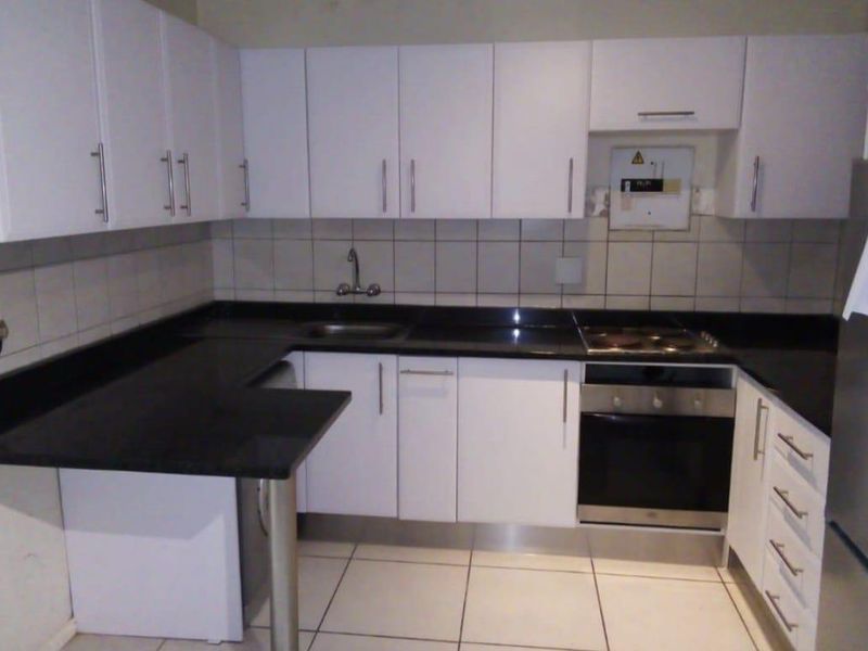 A CHARMING ONE BEDROOM UNFURNISHED GARDEN APARTMENT - Photo 6