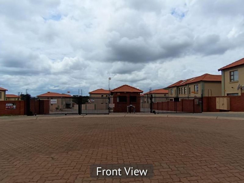 3 Bedroom House for Sale in Amandasig, Pretoria - Photo 2