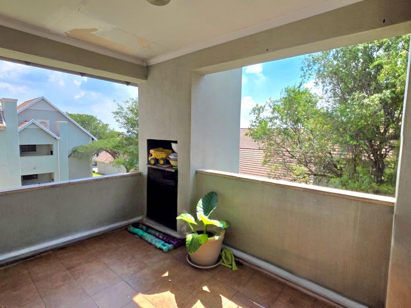 Spacious First floor Apartment - Photo 8