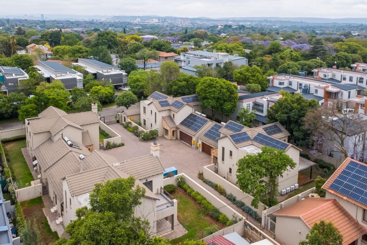 4 Bedroom For Sale , - Photo 2