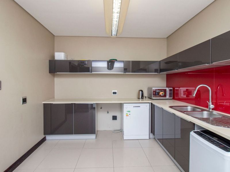 A Home of Grandeur in Plattekloof. - Photo 7