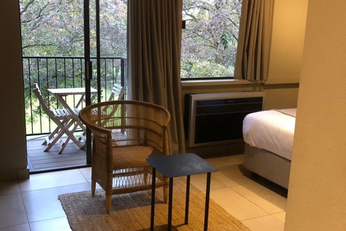 Stunning Fully Furnished Studio Apartment - Photo 2