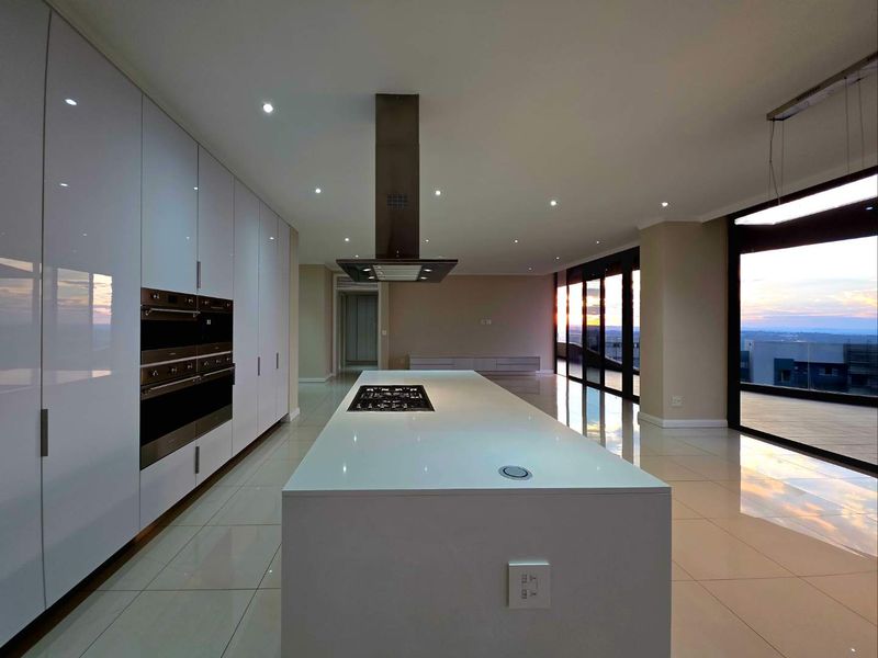 Sky-High Sophistication: Luxury 3-Bedroom Residence at Central Square Sandton - Photo 5