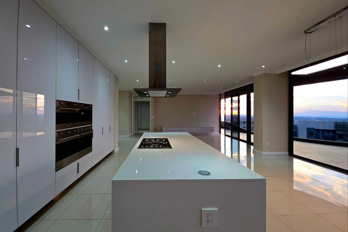 Sky-High Sophistication: Luxury 3-Bedroom Residence at Central Square Sandton - Photo 5