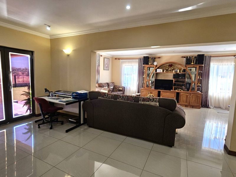 Modern 3 Bedroom Family Home in La Camargue Country Estate - Photo 8