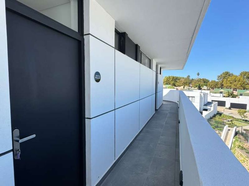 Brand New 2 Bedroom, 2 Bathroom Apartment, Semi-Furnished & move in ready! - Photo 2