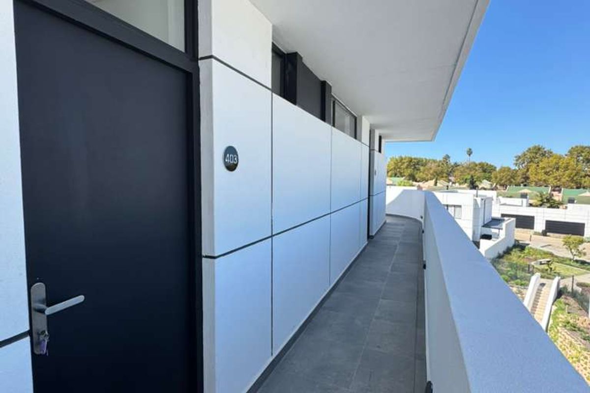 Brand New 2 Bedroom, 2 Bathroom Apartment, Semi-Furnished & move in ready! - Photo 2