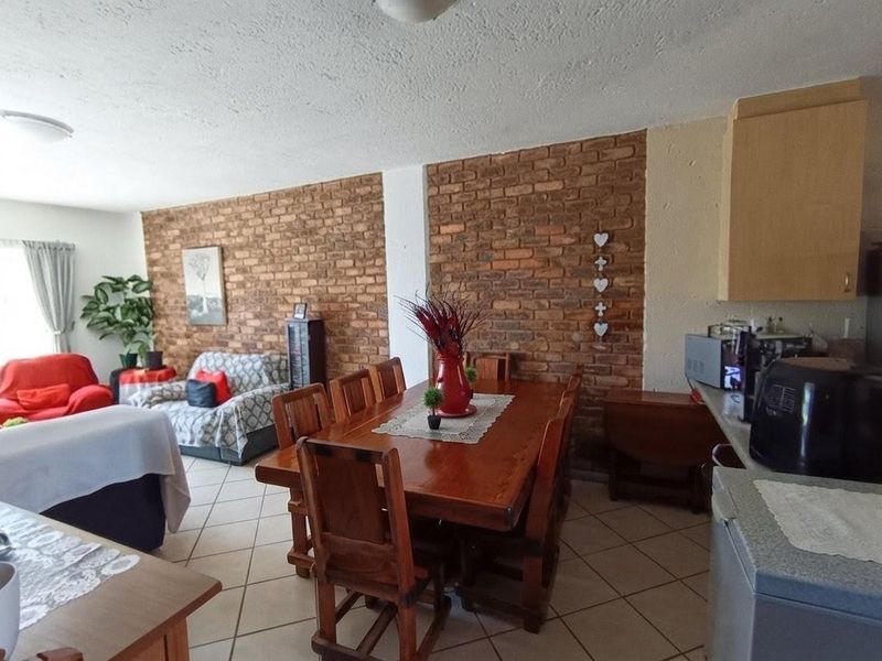 Neat Corner Apartment Offering Comfort Convenience And Great Value - Photo 3