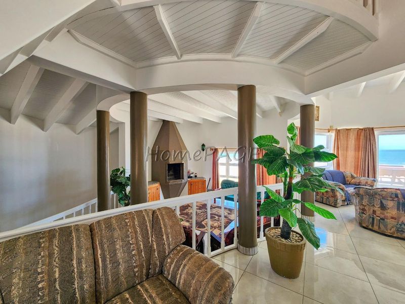 Ext 6, Henties Bay:  4 Bedroom BEACH FRONT HOME in a popular area is for sale - Photo 9