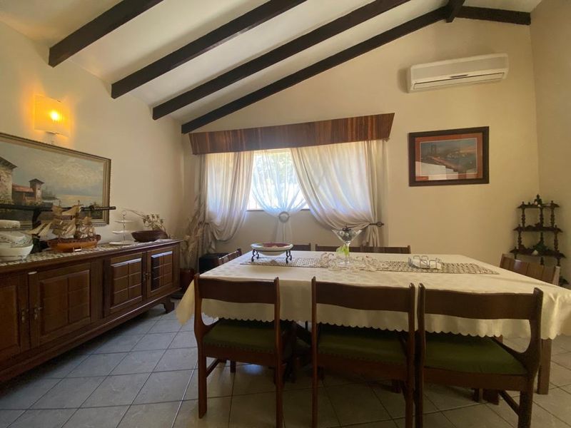 If only this large family home could speak, it would tell a thousand tales of love and memorable moments. Make it your own and nurture new memories. - Photo 10