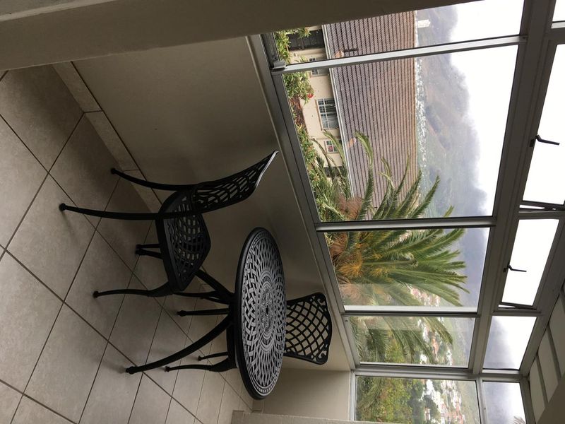 Renovated 2 bedroom UNFURNISHED unit - Photo 5
