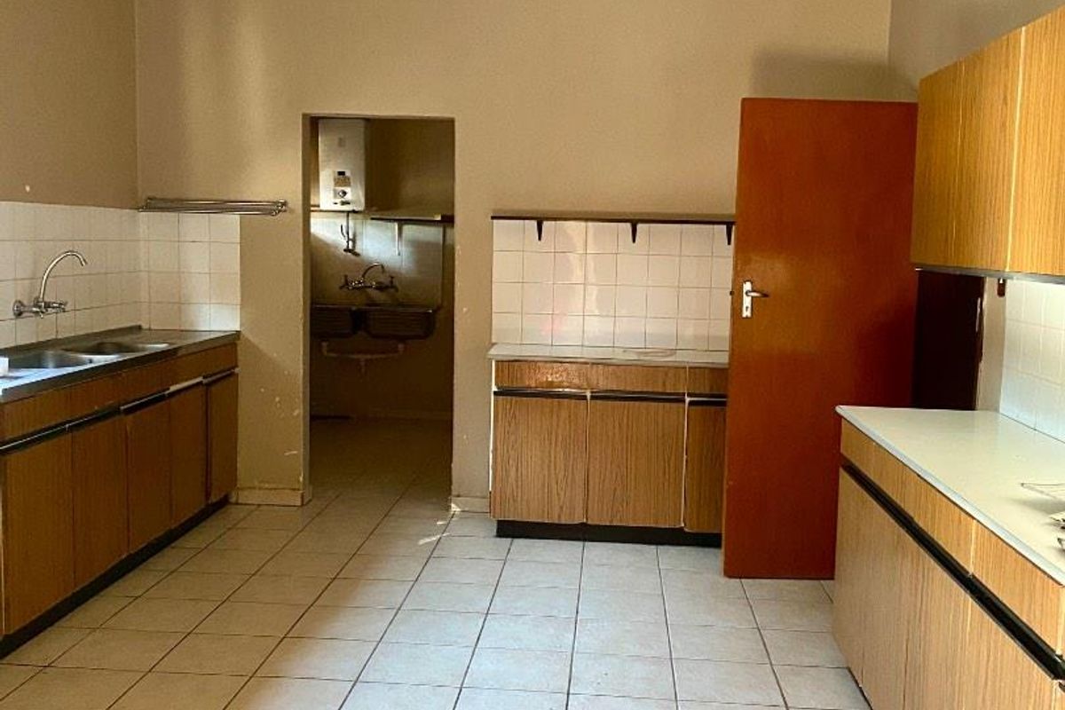 Great deal , spacious plot - Photo 3