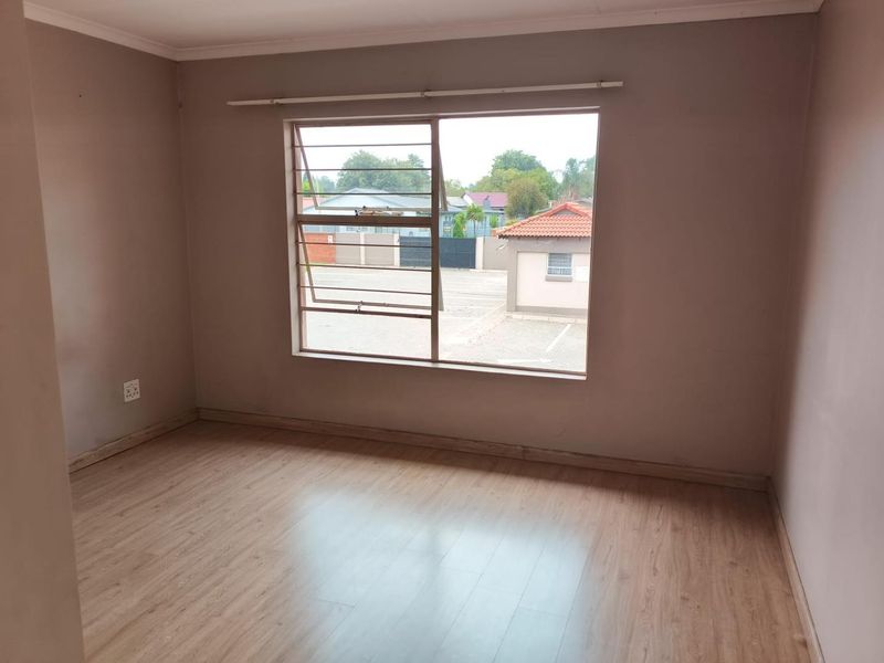 2 BED UNIT + BALCONY + GUARD - Photo 10